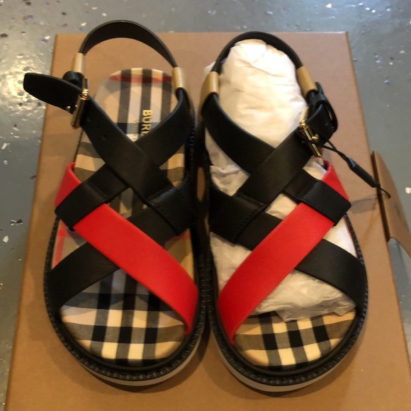 Burberry - Picture 4 of 7